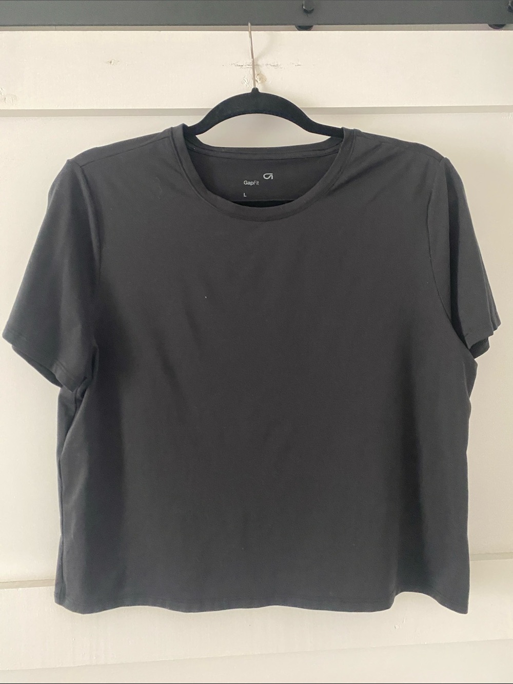 GAP Fit Women's Short Sleeve Crew Tee in Black